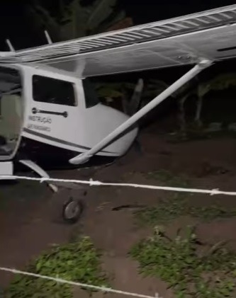 VÍDEO: Avião de pequeno porte faz pouso forçado na zona rural de Macaíba