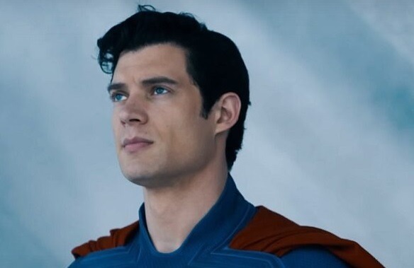 Cinema em Natal dá ingresso grátis do filme Superman para quem for com cueca por cima da calça