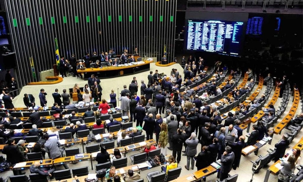 Congresso brasileiro gasta mais que o dos EUA e está entre os mais caros do mundo