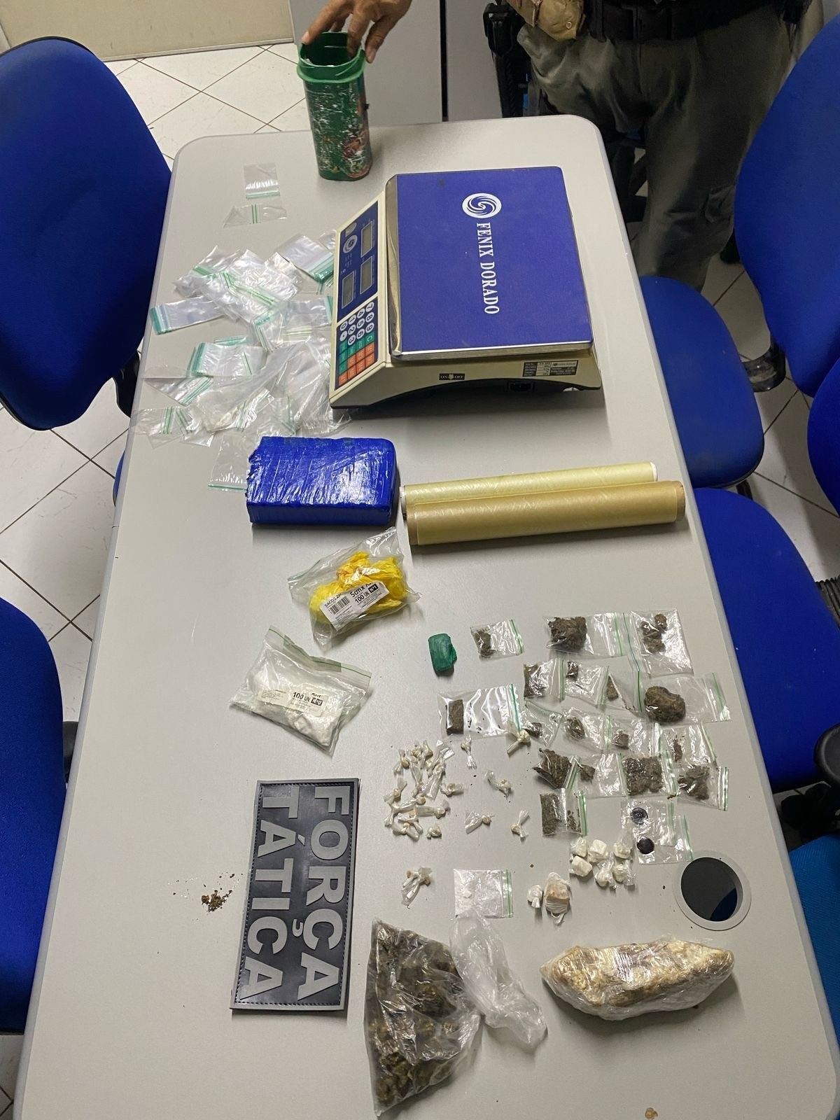 PM apreende drogas em loja de conveniência dentro de condomínio em Parnamirim