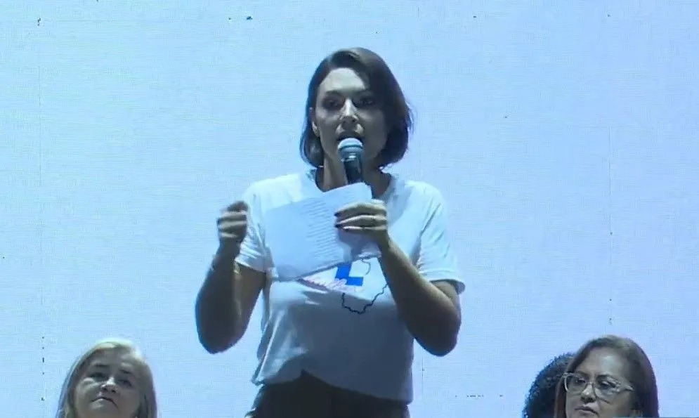 Em carta pública, Michele Bolsonaro pede para Lula “baixar armas”