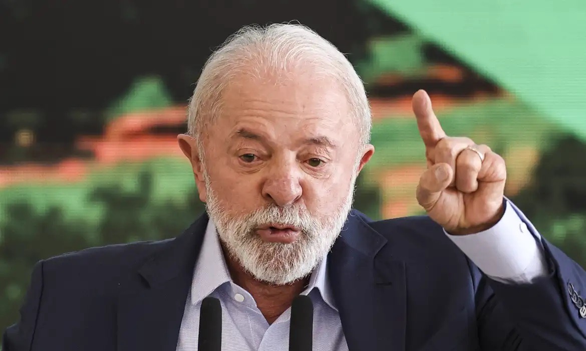 'Defenda o Brasil do PT' se torna o assunto mais comentado do país e já soma 1 milhão de menções