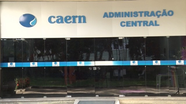 Justiça condena Caern por cortar água de imóvel em Natal sem motivo válido