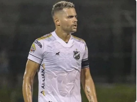ABC anuncia retorno do zagueiro Richardson por empréstimo até 2026