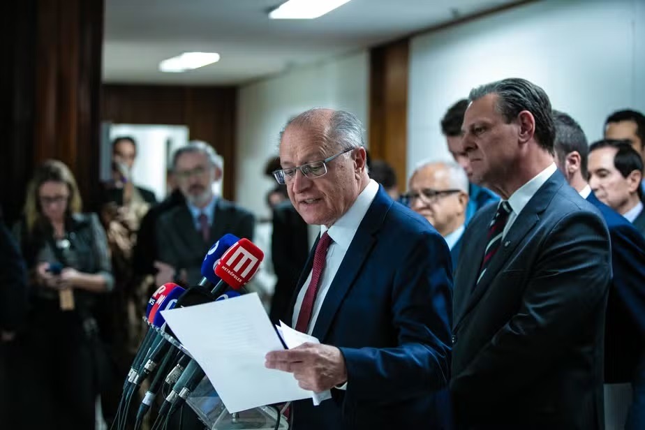 Em carta aos EUA, governo Lula cobra resposta sobre negociação e manifesta 'indignação' com tarifaço de Trump