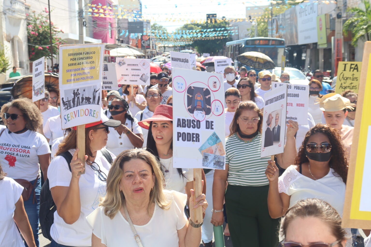 Servidores vão as ruas protestar contra Allyson Bezerra