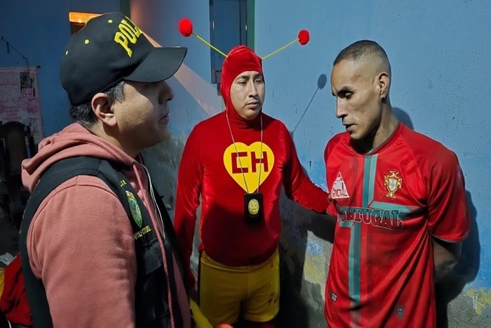 Policial vestido de Chapolin prende traficantes enquanto assistiam “Chaves”