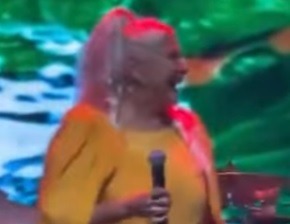 VÍDEO: Fafá de Belém debocha de Jair Bolsonaro durante show: “Olha a tornozeleira aí, gente!”