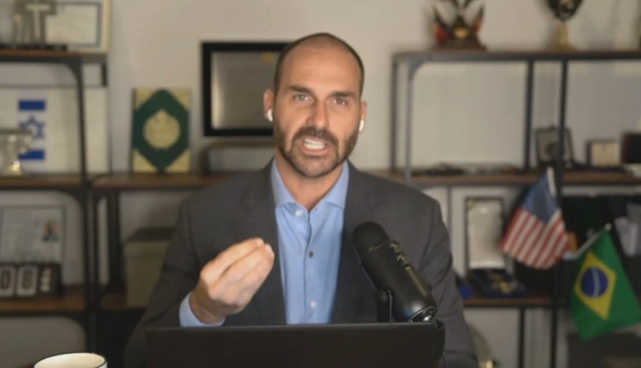 Eduardo Bolsonaro diz que não vai renunciar ao mandato de deputado