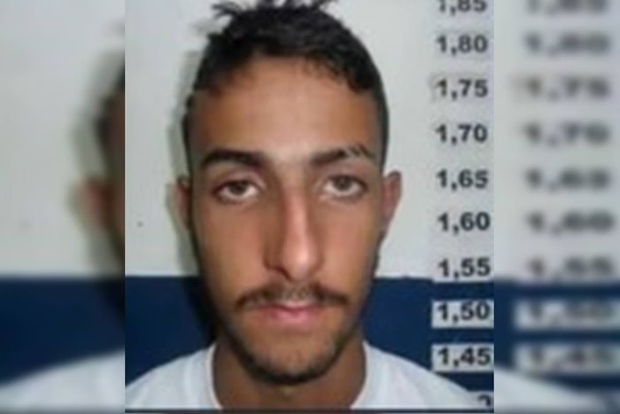 Homem que matou namorada e vizinho ameaça a polícia: “Vou trocar tiro”