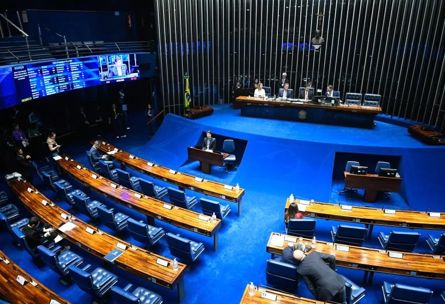Tarifa de 50%: senadores chegam aos EUA para negociar com aliados de Trump