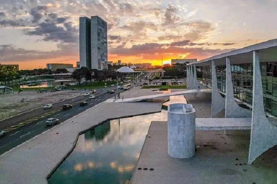 Polícia Militar fecha Praça dos Três Poderes para visitação de turistas