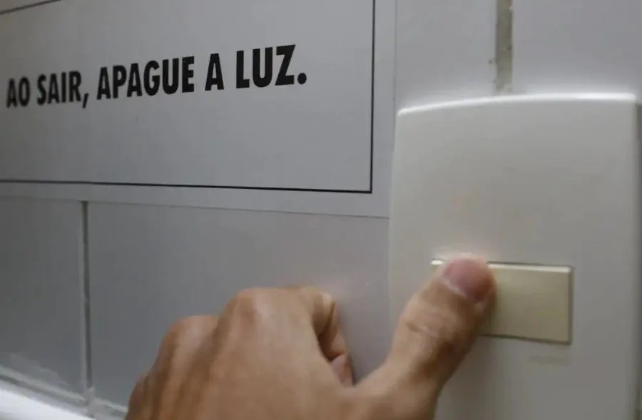 Conta de luz terá bandeira tarifária vermelha patamar 2 em agosto
