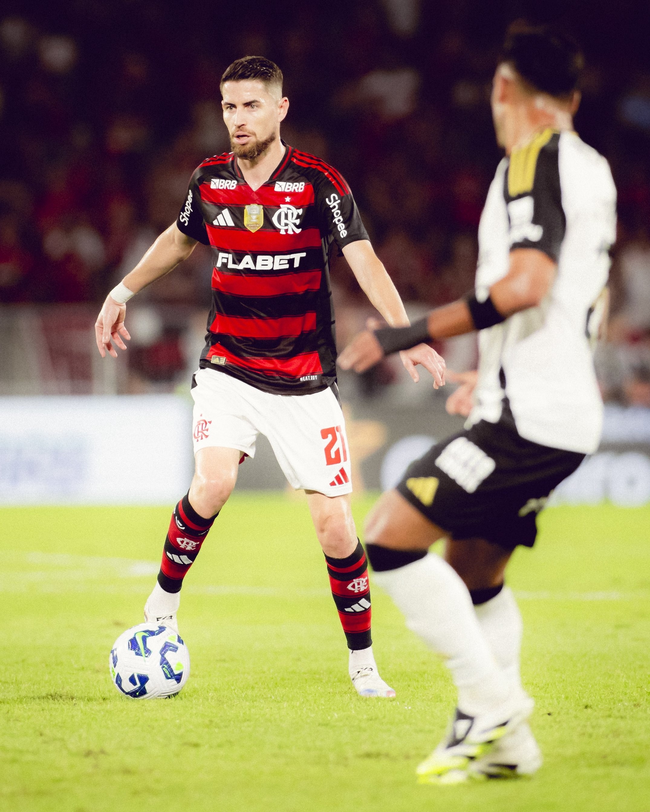 Flamengo vence no Maracanã e retoma liderança do Brasileirão; veja classificação