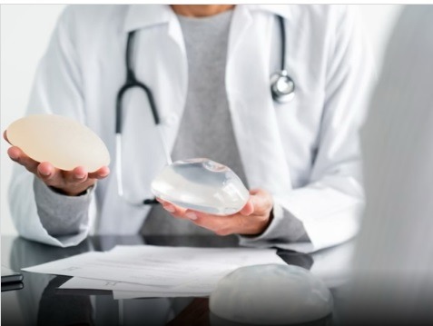 Anvisa proíbe uso de próteses mamárias e de glúteo no Brasil