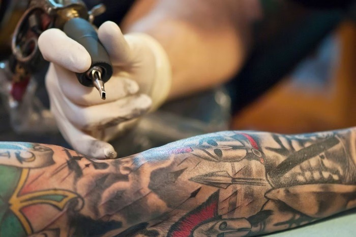 Conselho Federal de Medicina proíbe anestesia para realização de tatuagens
