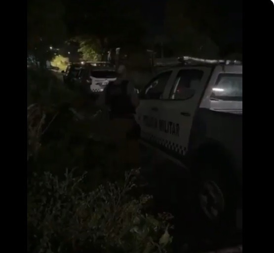 VÍDEO: Confronto entre facções provoca tiroteio e interdição de acesso em Felipe Camarão