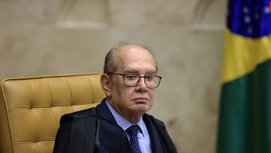 “Fugiu do país covardemente”, diz Gilmar Mendes sobre Eduardo Bolsonaro