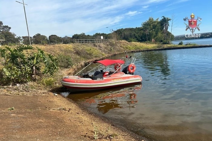 Corpo de mulher é encontrado boiando em lago