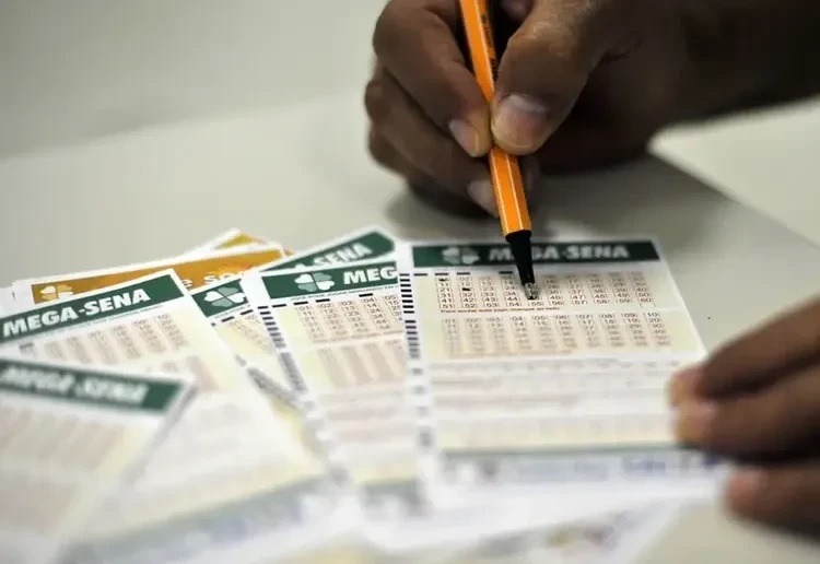 Mega-Sena sorteia prêmio de R$ 100 milhões nesta terça (2)