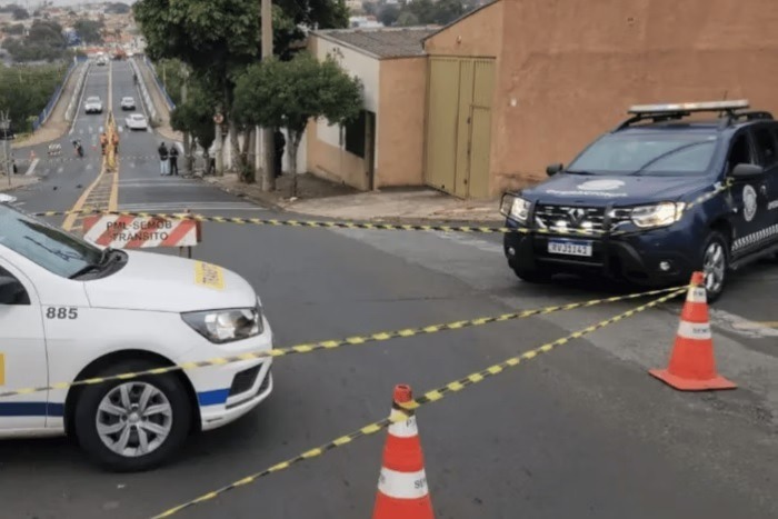 Ciclista cai de bicicleta e morre após ser atropelado por 3 veículos