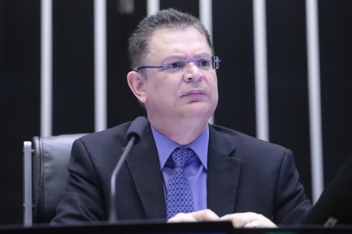 Líder do PL pede a Moraes para visitar Bolsonaro na prisão domiciliar