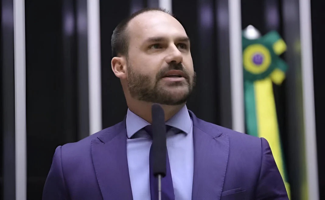 Eduardo Bolsonaro diz a jornal que seguirá nos EUA por mais sanções ao Brasil