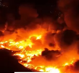 VÍDEO: Bombeiros lutam por mais de 30 horas para conter incêndio em fábrica de caminhões em Manaus