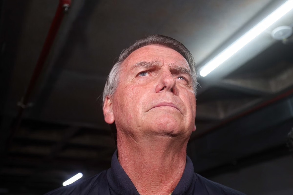 Bolsonaro estuda processar ex-presidente da OAB