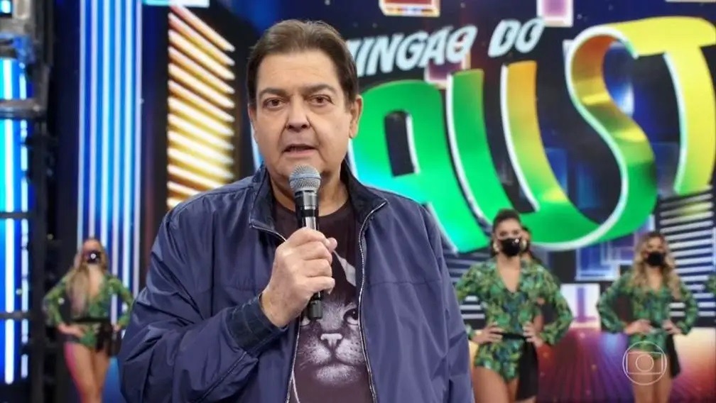 Faustão é extubado e segue internado, confirma assessoria do apresentador