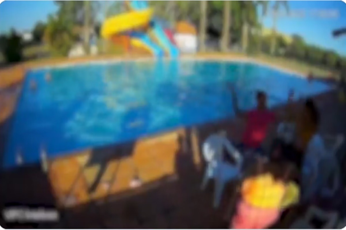 Vídeo mostra homem agredindo mulher com vários socos em clube