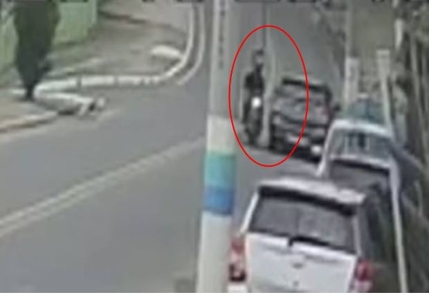 Sargento da Marinha grávida é baleada após carro parar em via