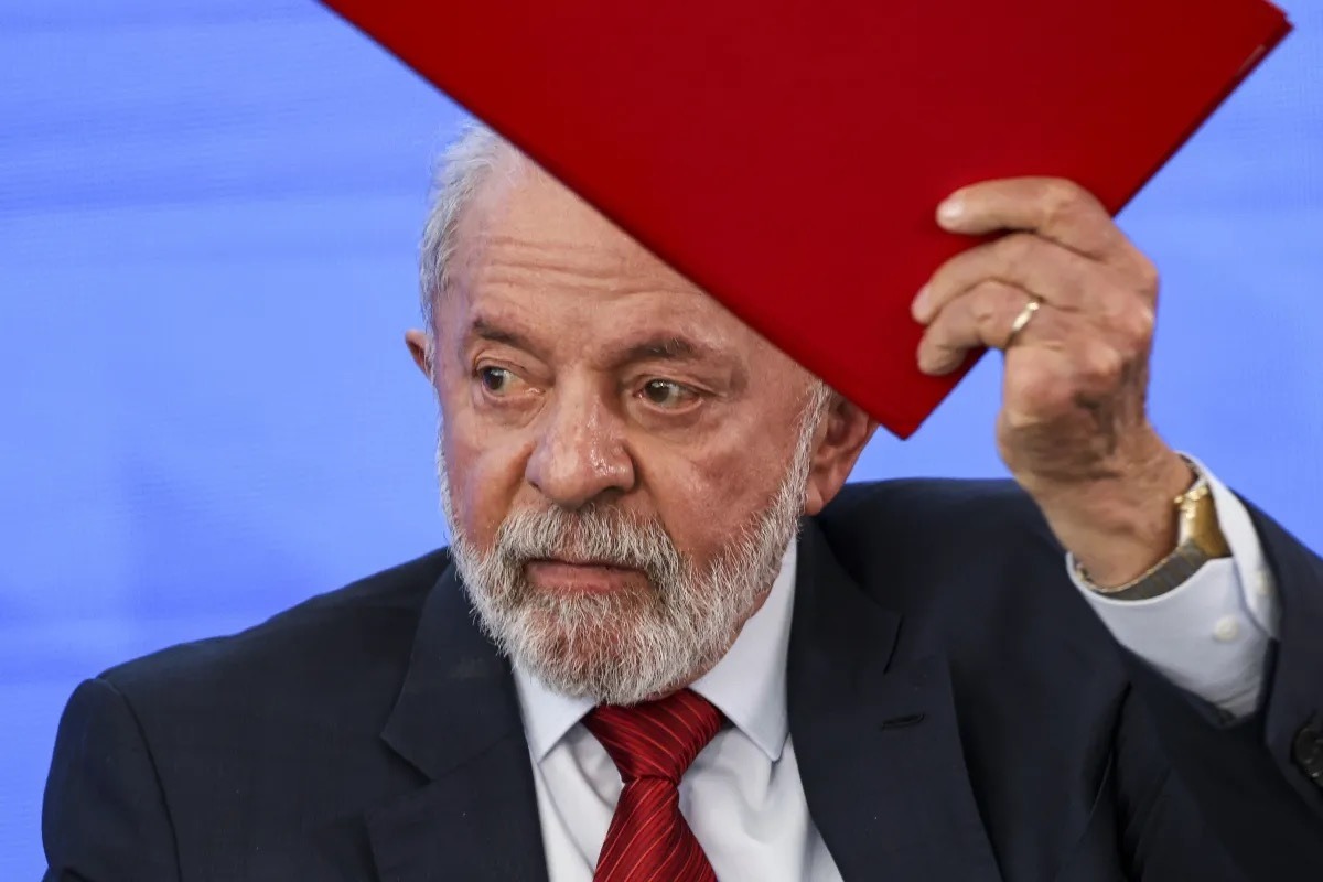 Lula sanciona isenção do IR para quem recebe até dois salários mínimos