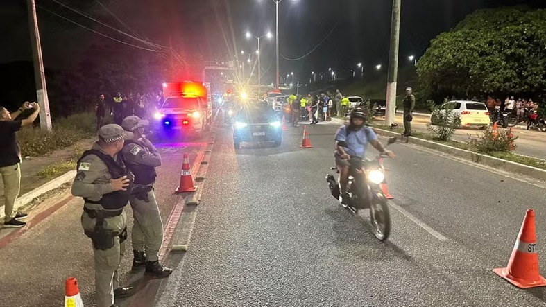 Empresário morre após bater em carro e poste na cabeceira da ponte Newton Navarro