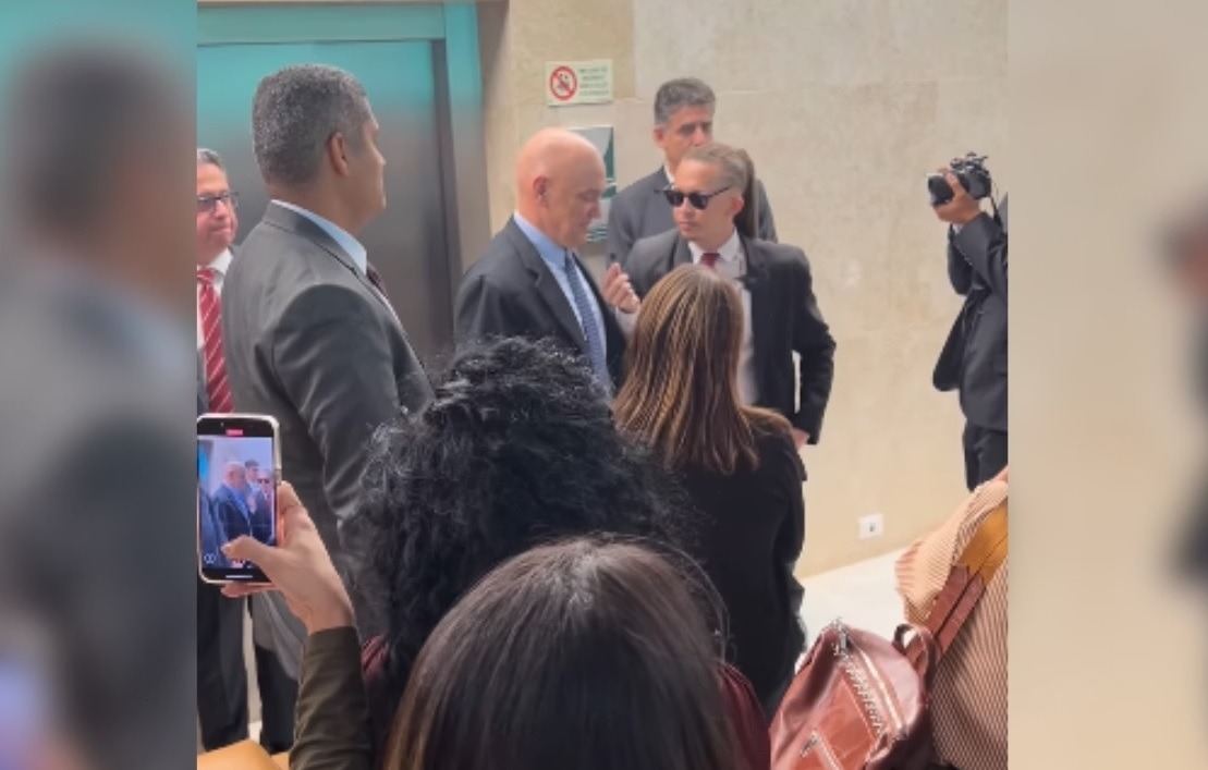Moraes brinca com influencer “advogado de Moraes”: “Defender nos EUA”