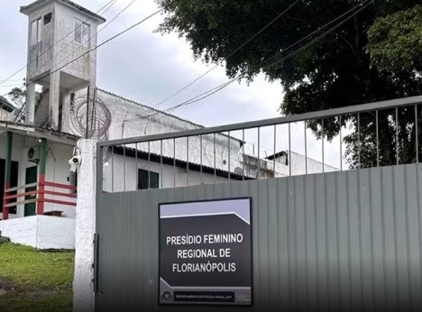 Idosa de 62 anos condenada pelos atos do 8/1 leva surra na cadeia “por ser bolsonarista”