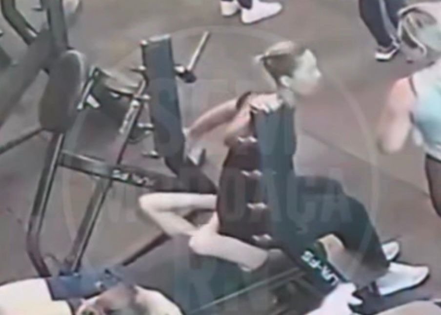 VÍDEO: Mulher se distrai e viraliza após sentar na cara de homem em academia