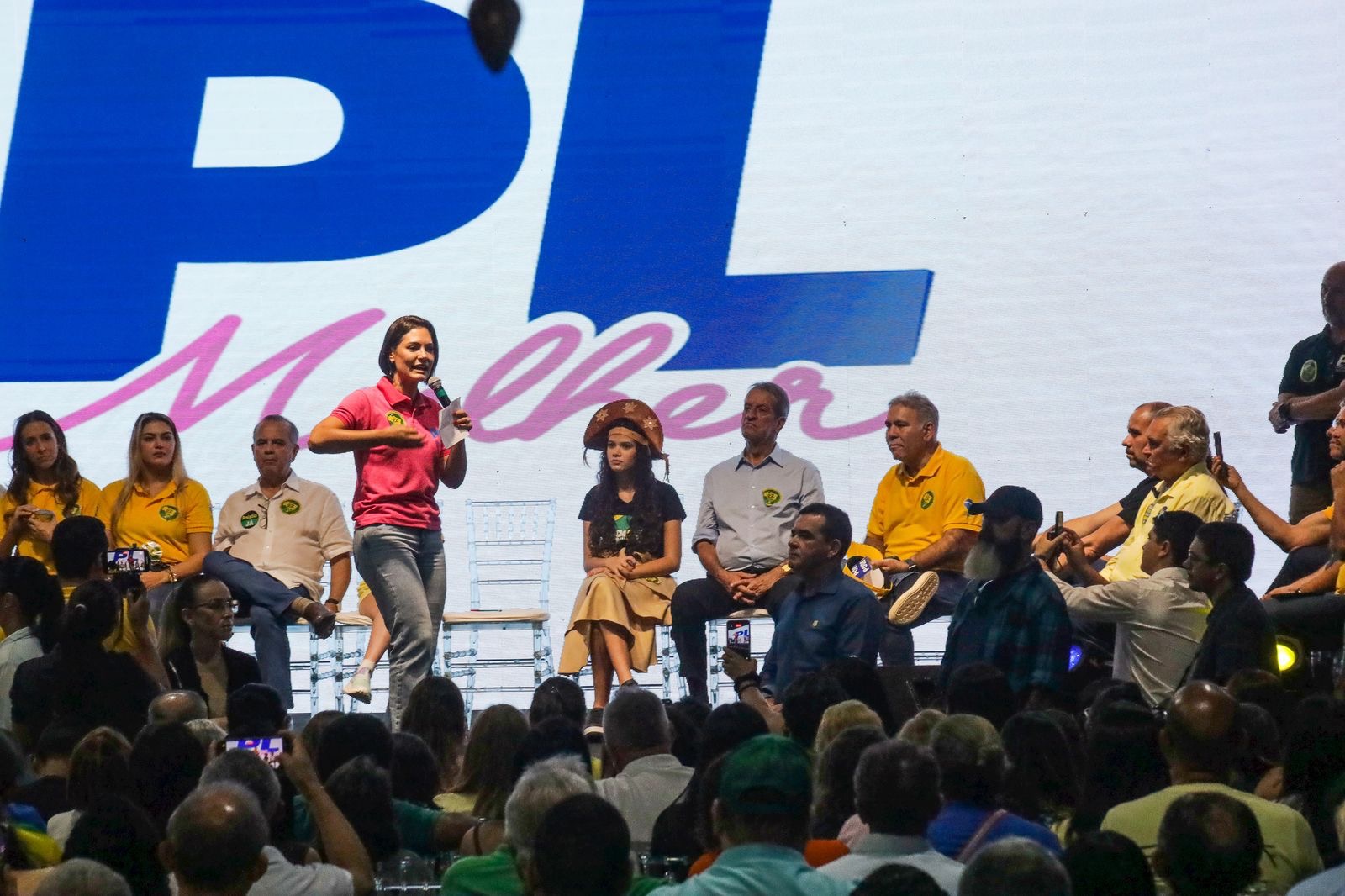 Michelle Bolsonaro critica “diplomacia nanica” e convoca reação em 2026