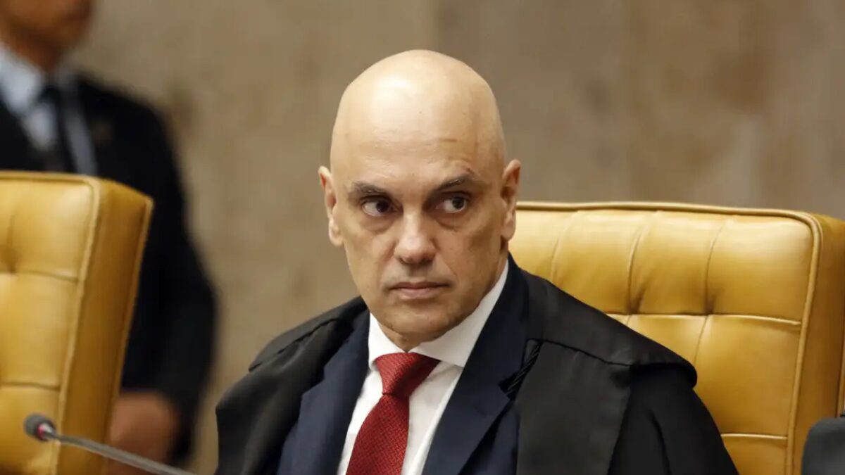 “Não existe a menor possibilidade de recuar nem um milímetro”, diz Moraes ao The Washington Post