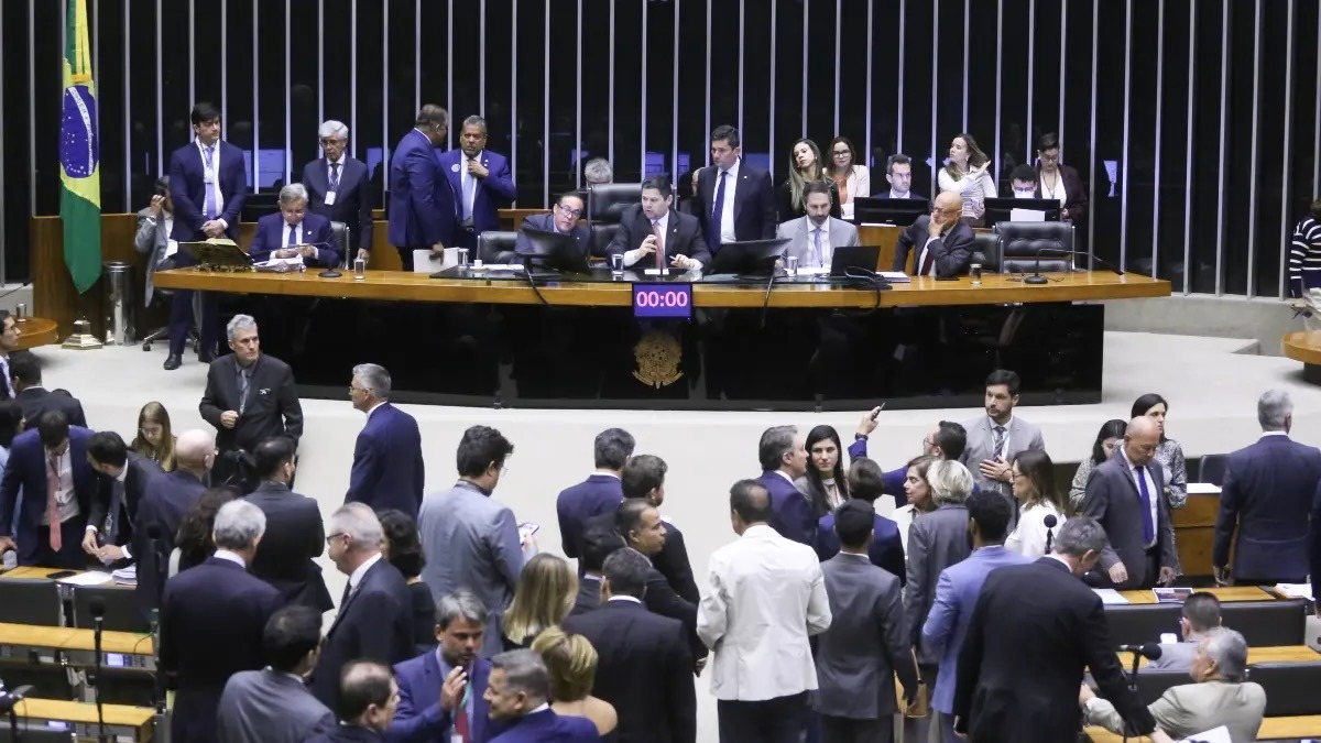 Câmara aprova urgência do PL da Adultização