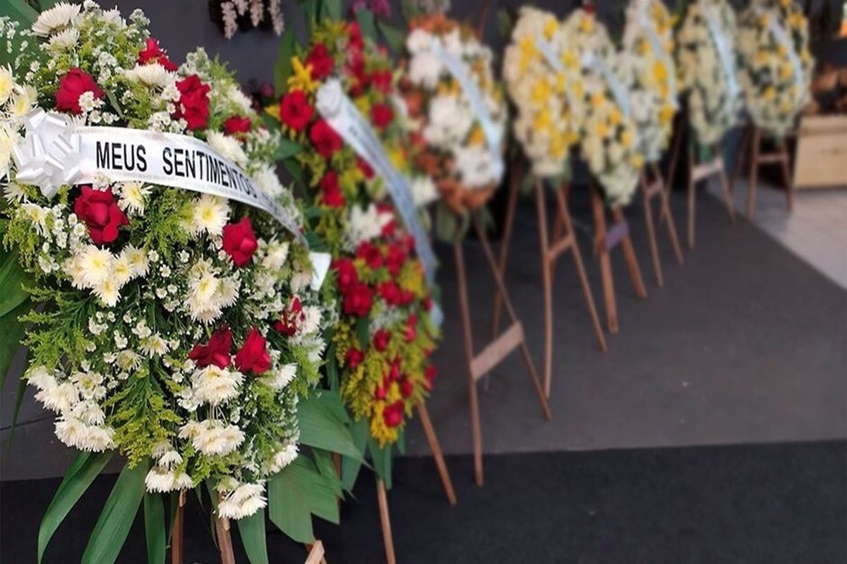 Jovem é humilhada ao tentar parcelar coroa de flores