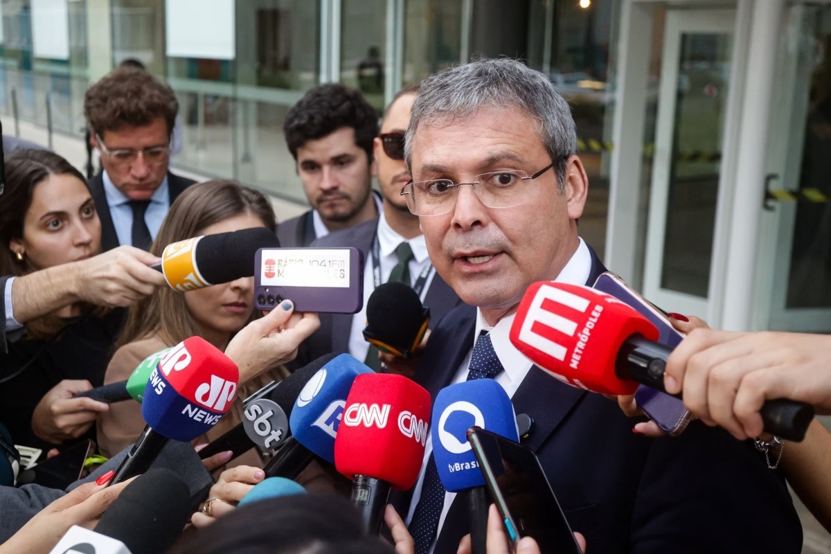 Líder do PT pede ao STF prisão preventiva de Jair Bolsonaro