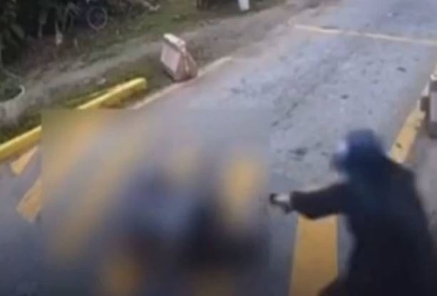 VÍDEO: IMAGENS FORTES: Atirador se disfarça de catador e executa homem com 5 tiros