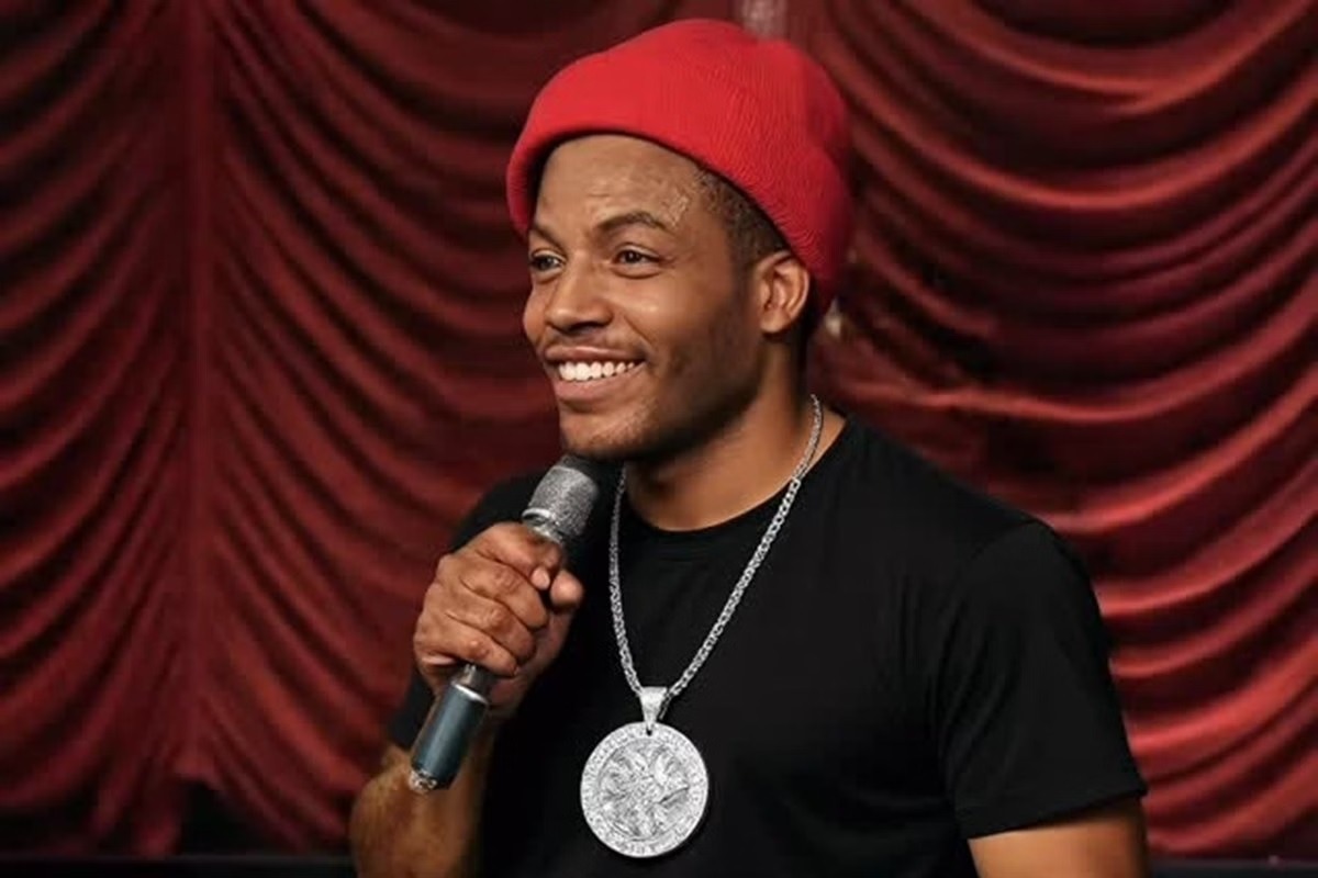 Comediante de 52 anos é morto a tiros em residência