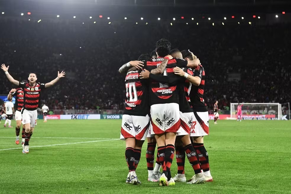 Flamengo faz 8 a 0 no Vitória e aplica maior goleada no Brasileiro de pontos corridos; veja os gols
