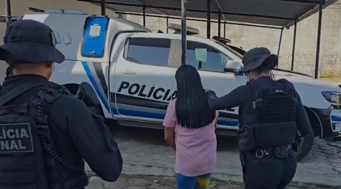 Mulher é presa tentando entrar com drogas na Penitenciária Rogério Coutinho Madruga