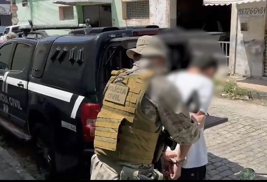 Suspeito de liderar facção criminosa envolvida em homicídios, tráfico e lavagem de dinheiro é preso em Extremoz