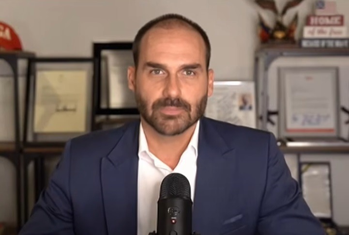 Eduardo diz que Moraes é “merecedor” de todas as sanções ao “dobrar aposta”