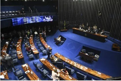 Adultização: Senado aprova regras para proteção de crianças na internet