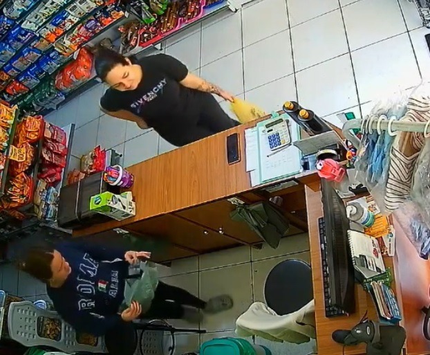 Mãe compra veneno de rato para envenenar bebê